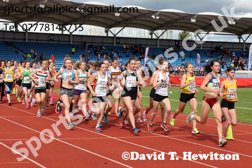Senior womens 4 stage relay, Northern Senior 6 and 4 and Junior Stage Road Relays, SportsCity, Manchester. Photo:  David T. Hewitson/Sports for All Pics